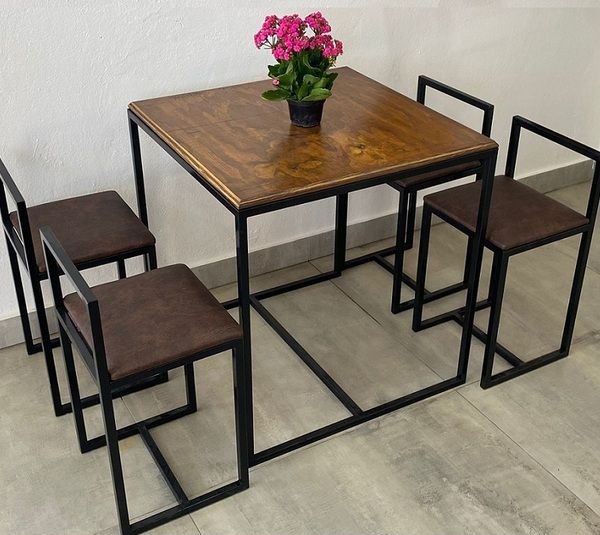 Conjunto de mesa com 4 cadeiras estofadas